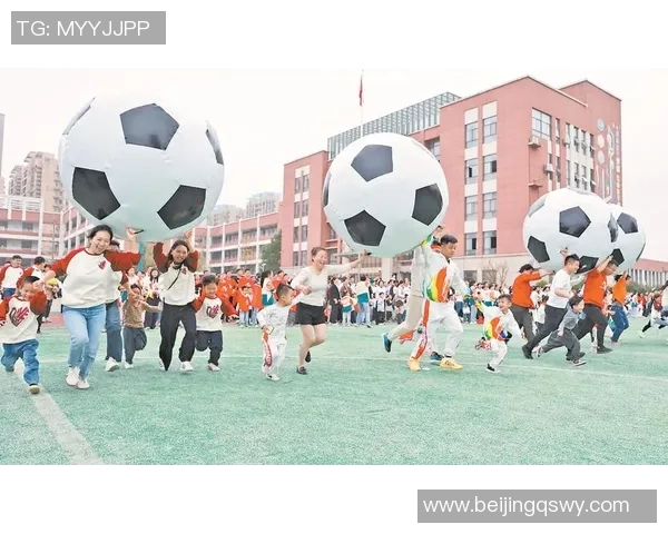 小孩与足球明星的趣味互动瞬间揭秘欢乐背后的故事